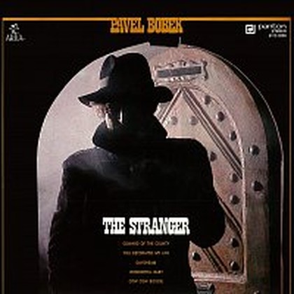Hudba A Stranger / Zkus se životu dál smát